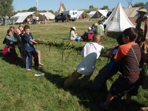 Grass rope Tug-of-war.